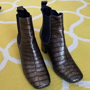 Elegant Faux Crocodile-Embossed Ankle Boots
